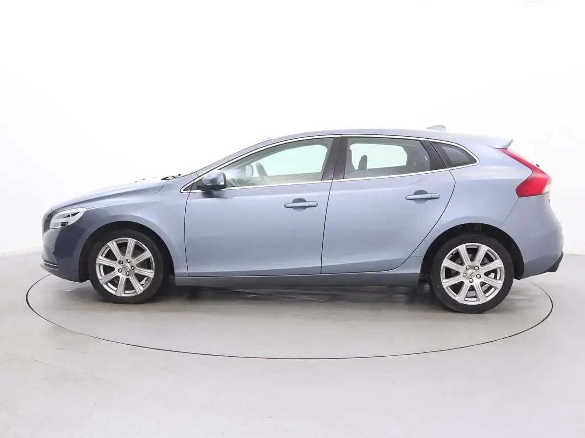 Usado Volvo V40 Inscription 152 HP (111 kW) 2018 Azul Citadino