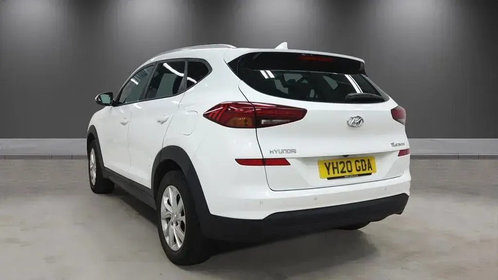 Used Hyundai Tucson SE 132 HP (97 kW) 2020 White SUV
