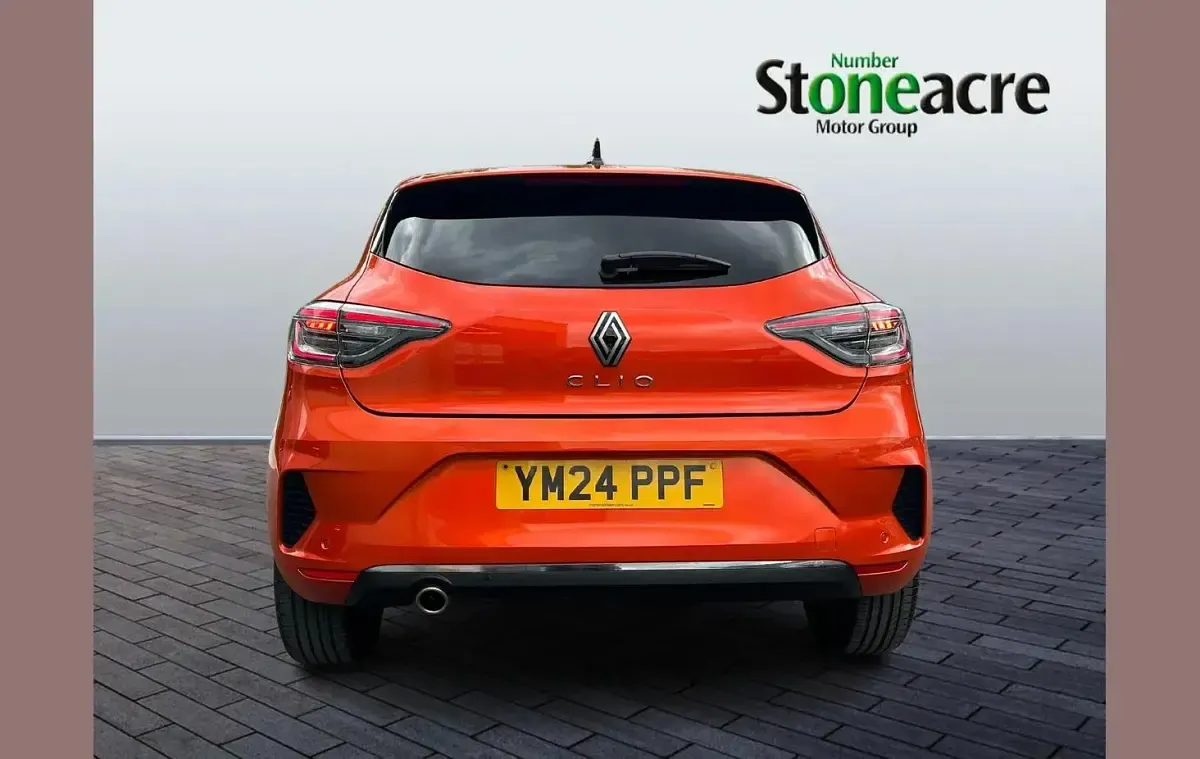 Used Renault Clio Techno 88 HP (64 kW) 2024 Orange Hatchback