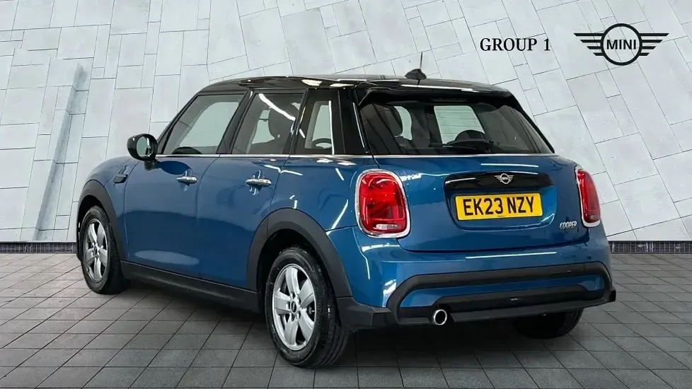 Begagnad Mini Cooper Classic 136 HK (100 kW) 2023 Blå Halvkombi