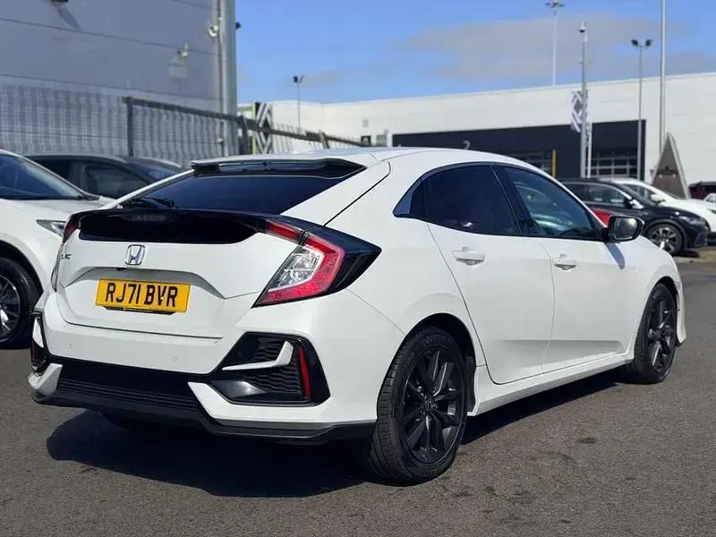 Used Honda Civic SR 126 HP (92 kW) 2021 White Hatchback
