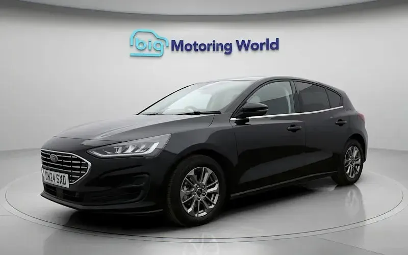 Begagnad Ford Focus Titanium 125 HK (91 kW) 2024 Svart Halvkombi