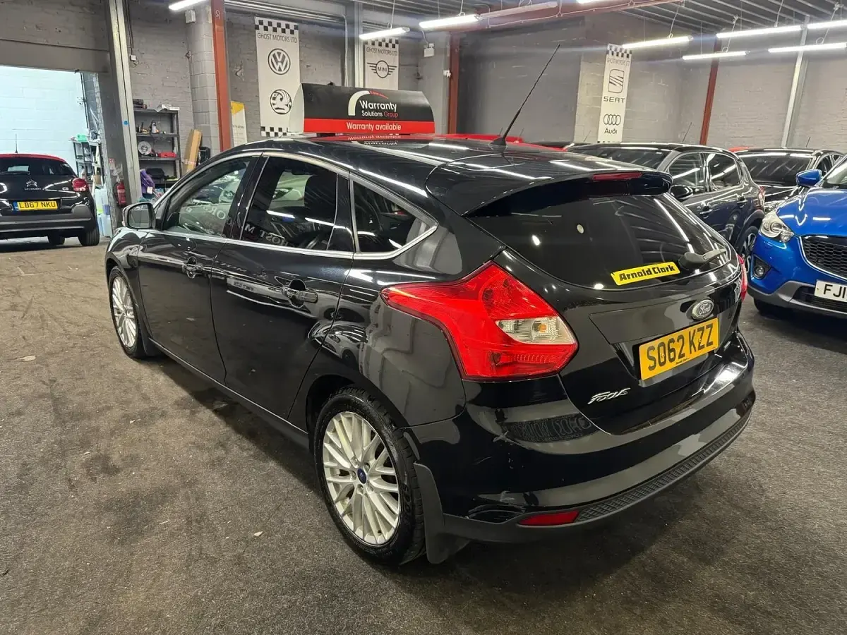 Used Ford Focus Zetec 125 HP (91 kW) 2012 Black Hatchback