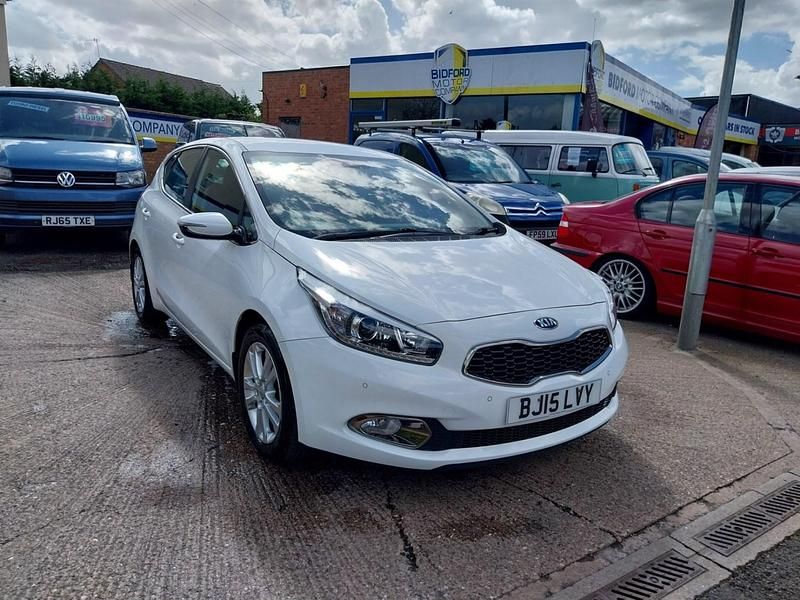 Used Kia Ceed 2015 White Hatchback