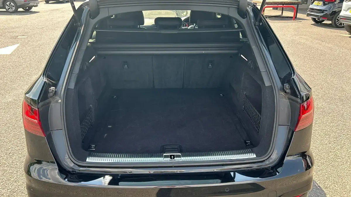 Used Audi A4 Advanced 150 HP (110 kW) 2021 Black Estate