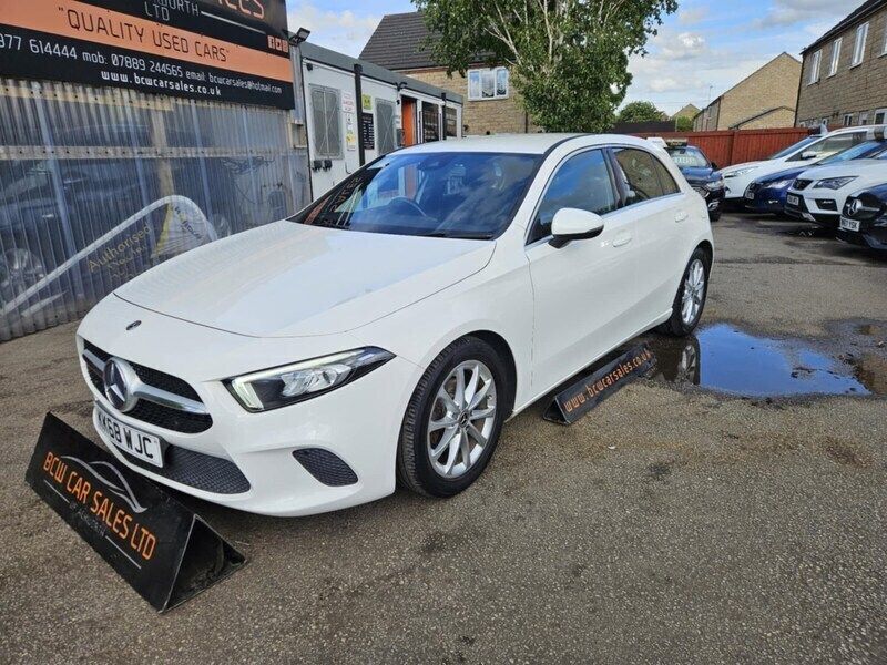 White Used 2019 Mercedes A180 Hatchback | £13,250 (Good price) - Image 1/4