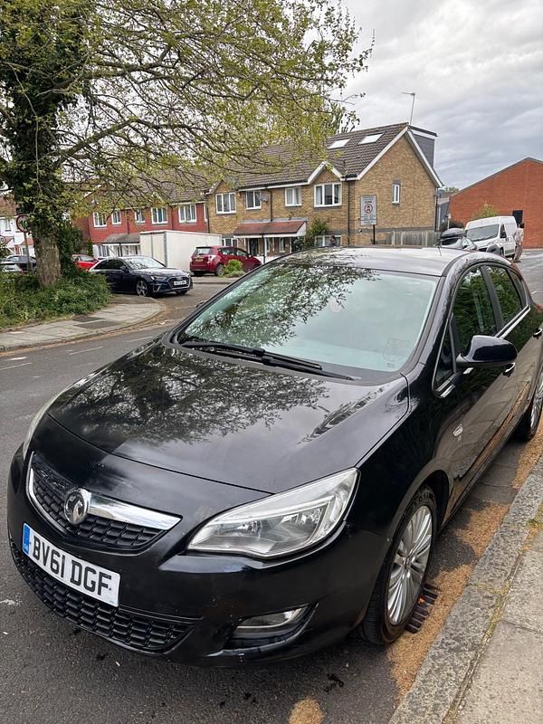 Begagnad Vauxhall Astra Excite 2011 Svart Halvkombi