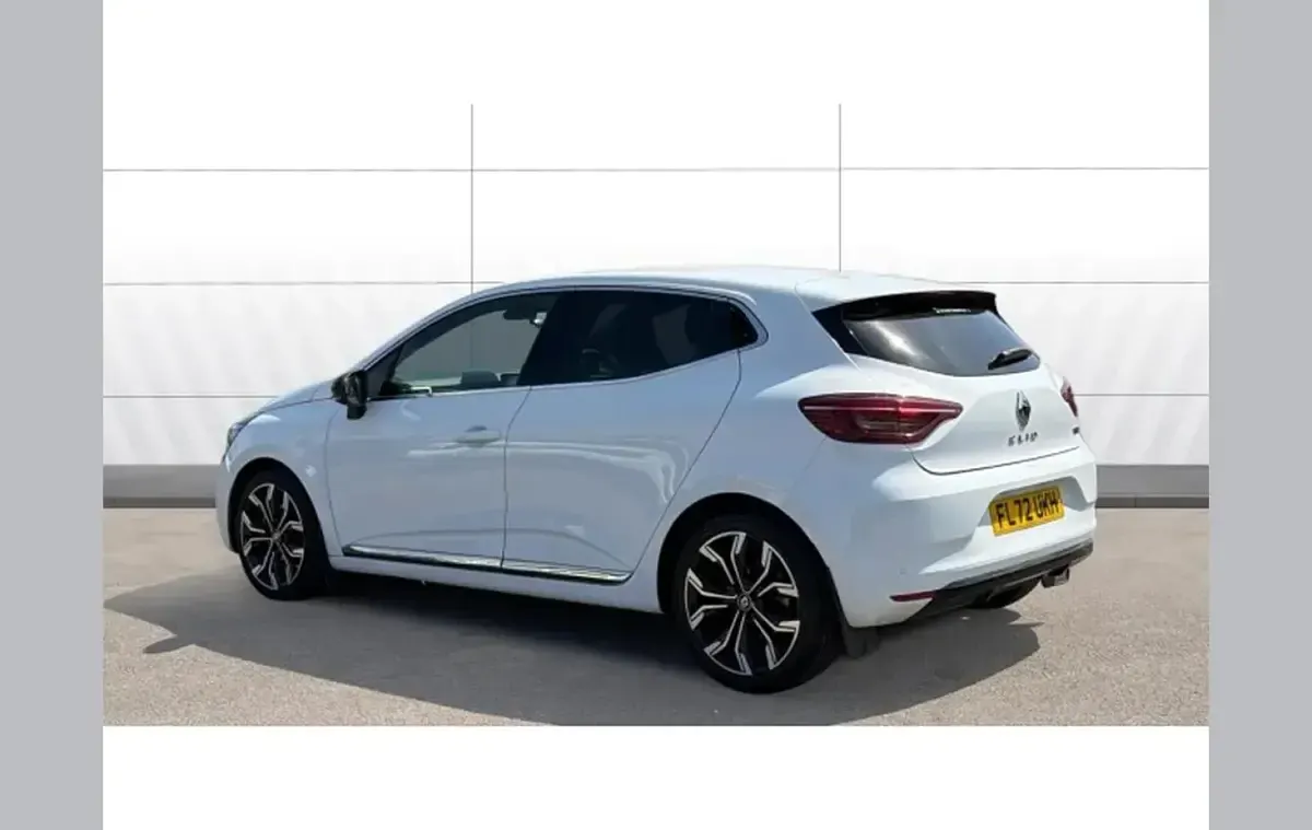 Used Renault Clio Techno 145 HP (106 kW) 2022 White Hatchback