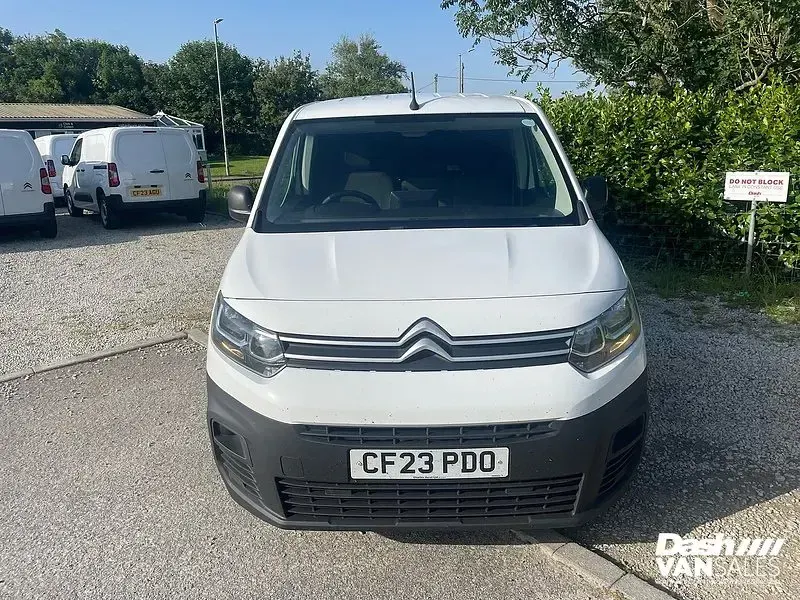 Used Citroën Berlingo 100 HP (73 kW) 2023 Icy white MPV
