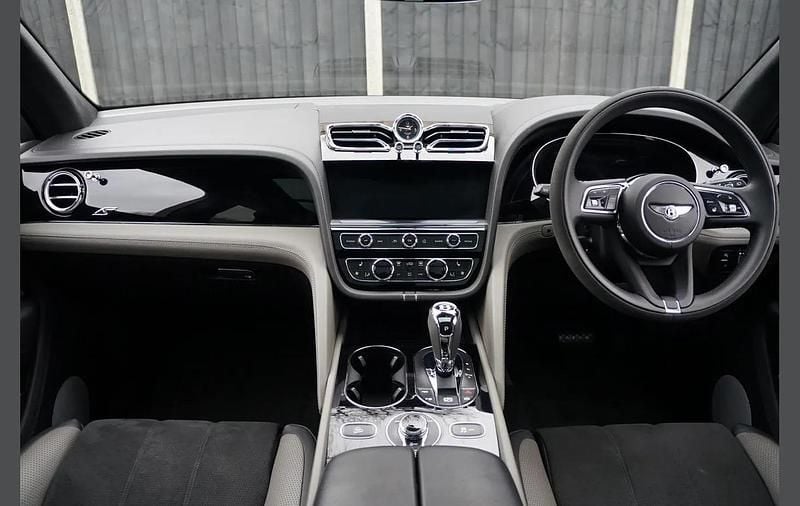 Used Bentley Bentayga 542 HP (398 kW) 2023 Grey SUV