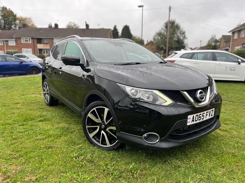 Black Used 2015 Nissan Qashqai Tekna SUV | £7,495 (Good price) - Image 1/4
