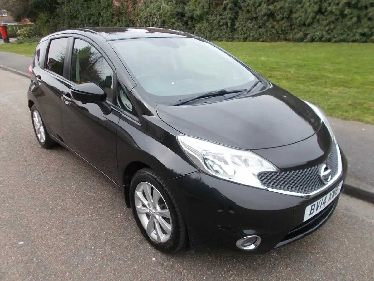 Used Nissan Note Tekna 90 HP (66 kW) 2014 Black Hatchback