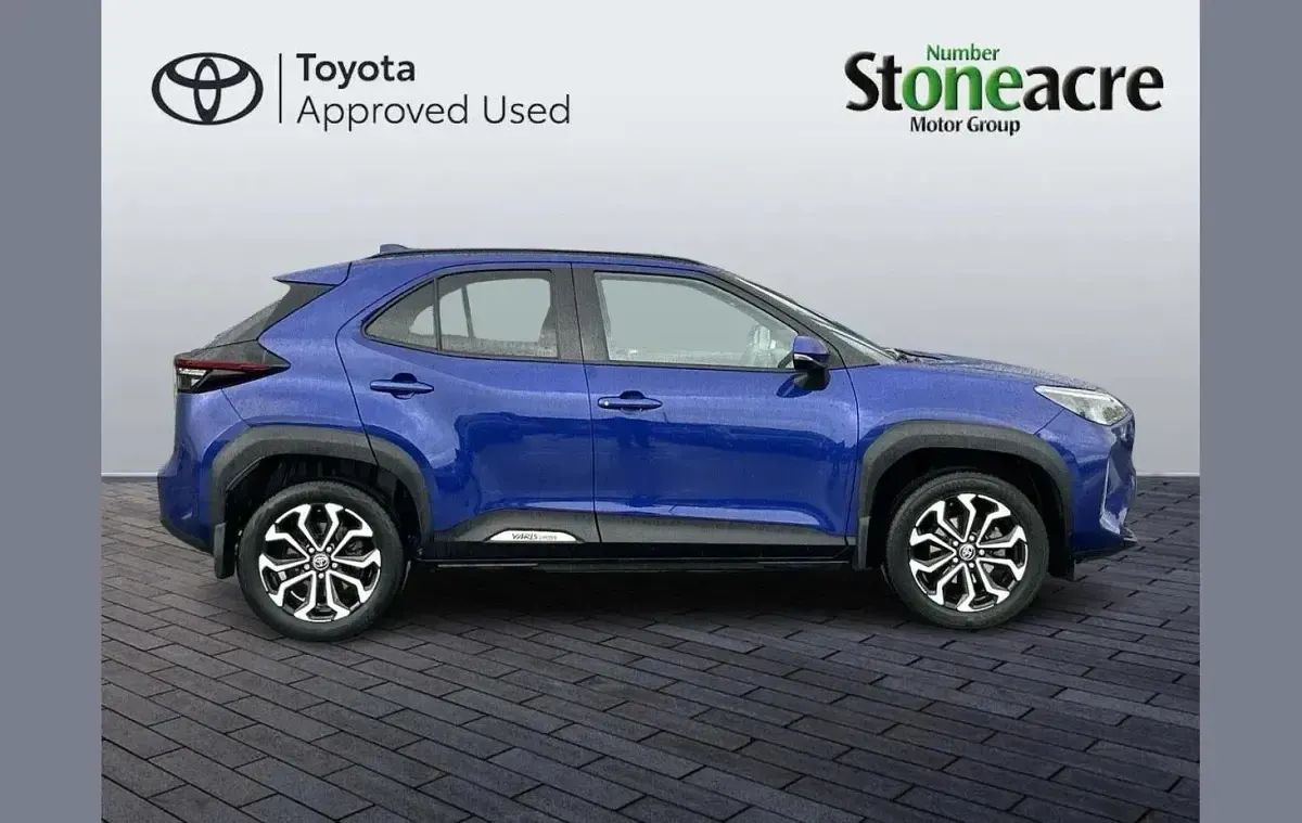 Used Toyota Yaris Cross Design 113 HP (83 kW) 2023 Blue SUV