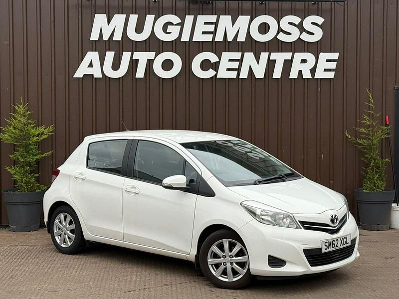White Used 2013 Toyota Yaris Hatchback | £4,495 (Fair price) - Image 1/4