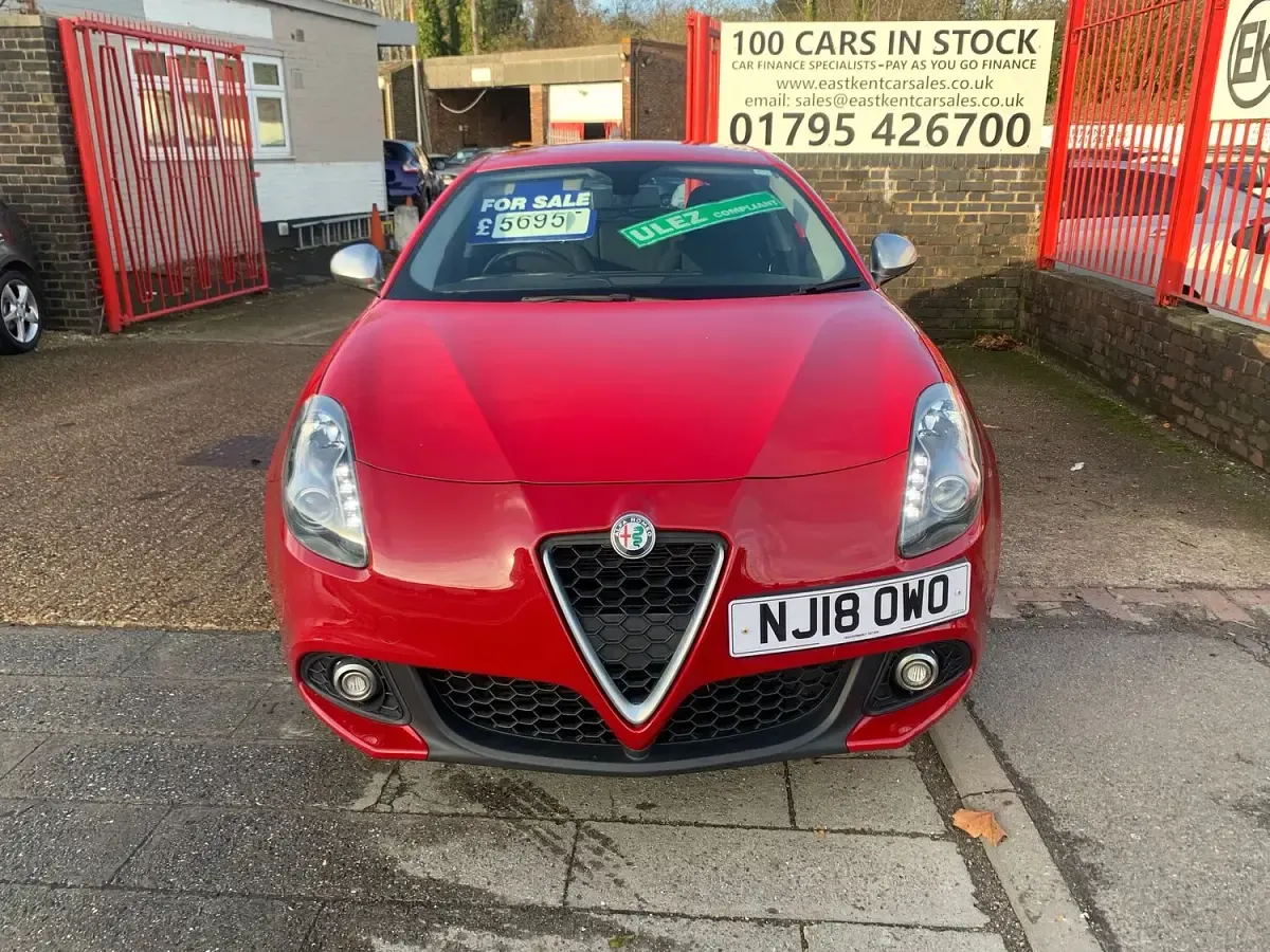 Begagnad Alfa Romeo Giulietta Super 150 HK (110 kW) 2018 Röd Halvkombi