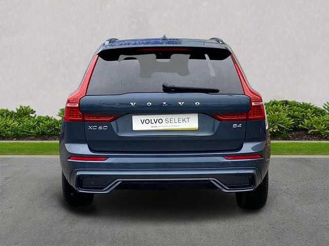 Usado Volvo XC60 Plus 197 HP (144 kW) 2023 Azul SUV