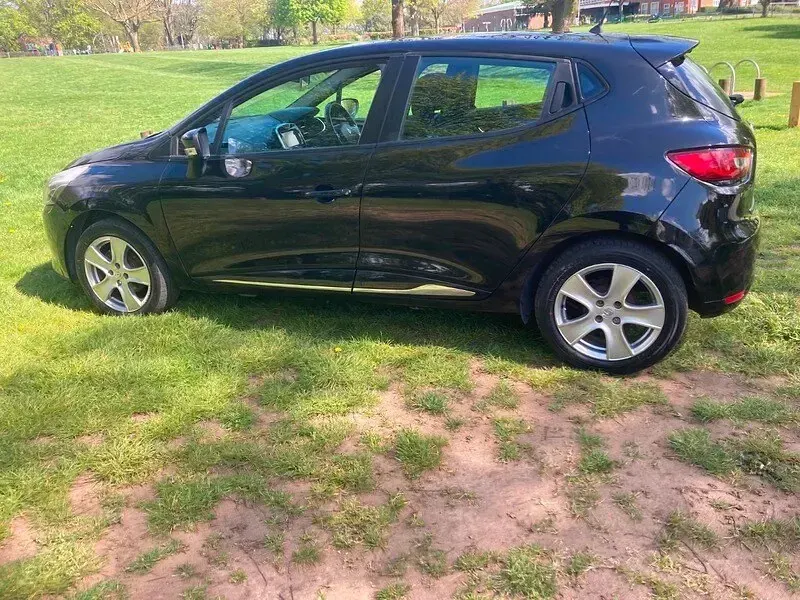 Used Renault Clio Dynamique 75 HP (55 kW) 2015 Black Hatchback