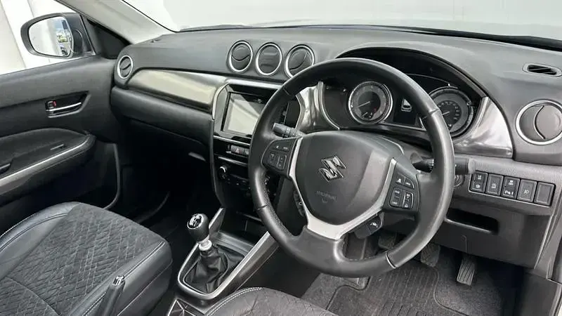 Used Suzuki Vitara SZ5 129 HP (94 kW) 2022 Grey SUV
