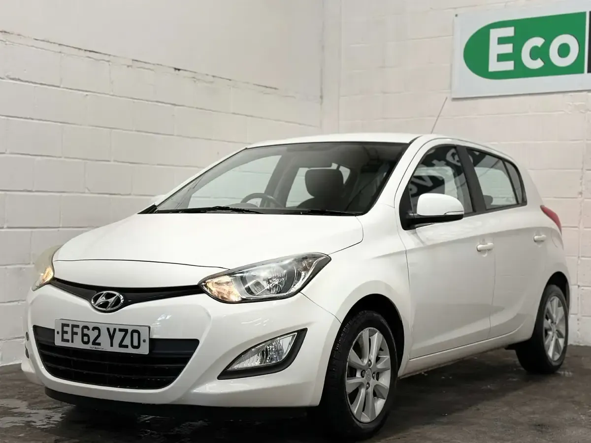 Used Hyundai i20 Active 85 HP (62 kW) 2012 White Hatchback