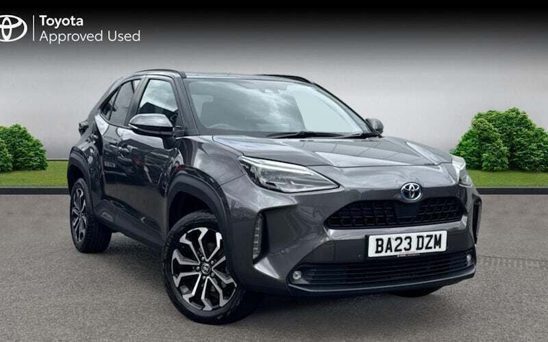 Used 2025 Toyota Yaris Hybrid Design Estate | £20,991 (Good price) - Image 1/4
