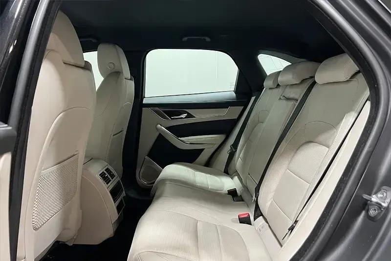 Used Jaguar F-Pace R-Dynamic 201 HP (147 kW) 2022 Black SUV