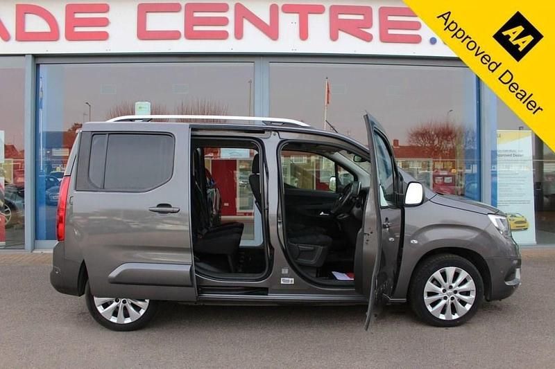 Used Vauxhall Combo Elite 130 HP (95 kW) 2020 Grey MPV