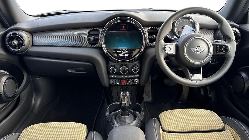 Used Mini Cooper Hatch 134 HP (98 kW) 2022 Green Hatchback