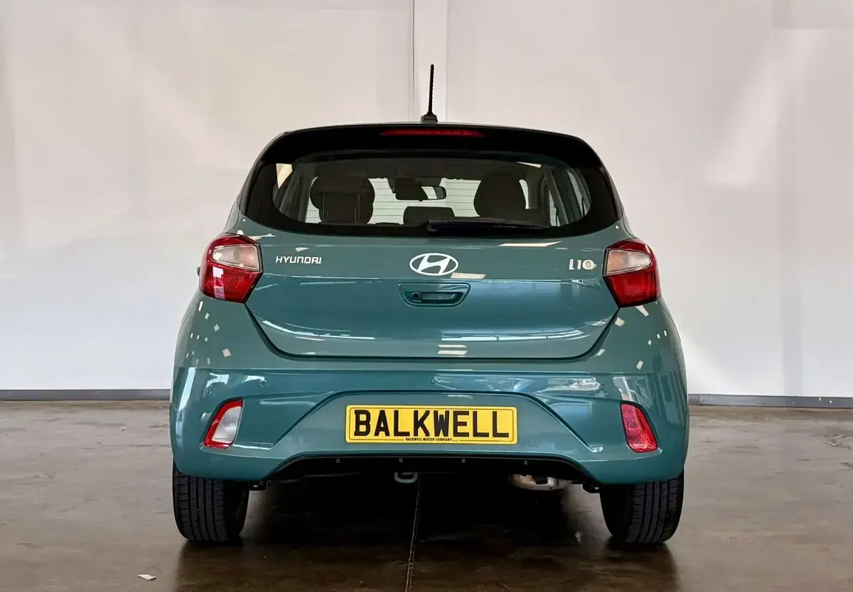 Used Hyundai i10 Advanced 2024 Green Hatchback