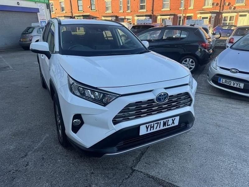 Used Toyota RAV4 Design 222 HP (163 kW) 2021 White SUV