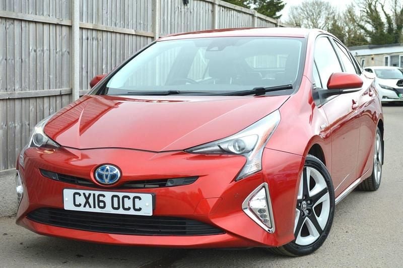Used Toyota Prius 2016 Red Hatchback
