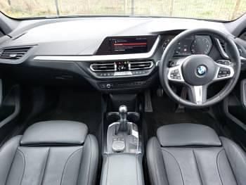 Usado BMW 118 M Sport 140 CV (102 kW) 2020 Negro Utilitario