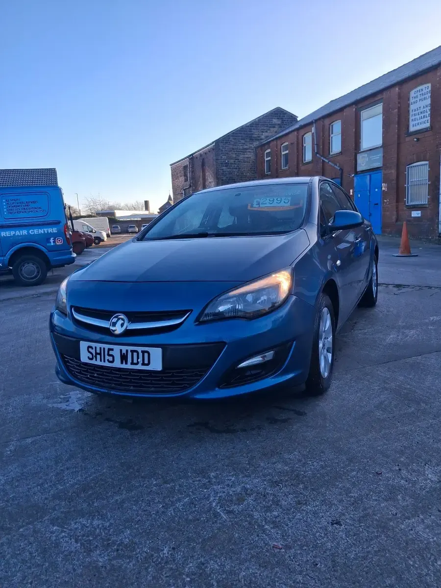Used Vauxhall Astra Design Edition 2015 Blue Hatchback