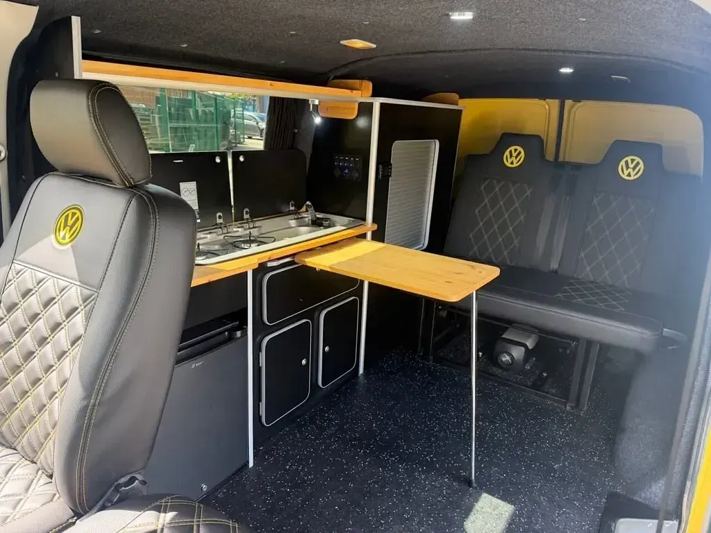 Begagnad VW Transporter Startline 2016 Gul Van