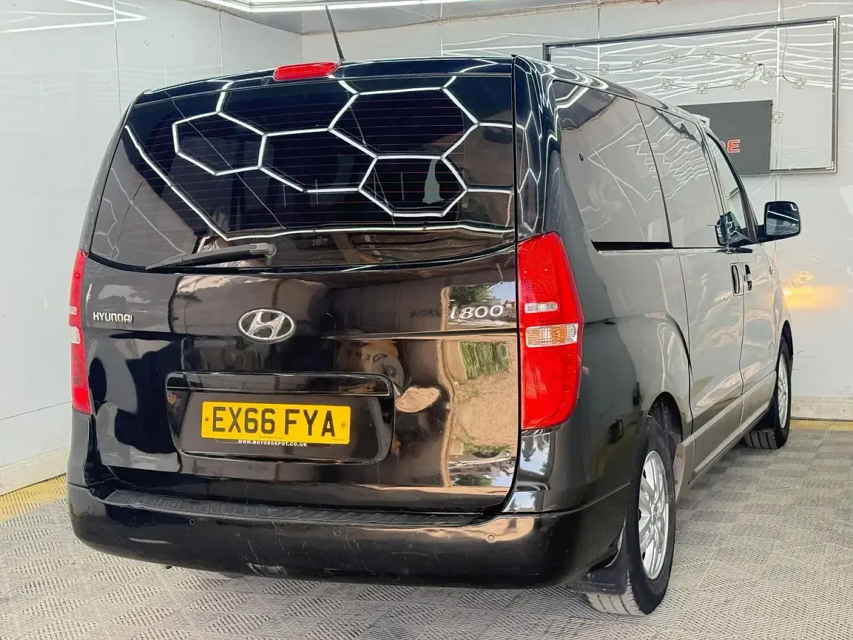 Used Hyundai I800 SE 2016 Black MPV