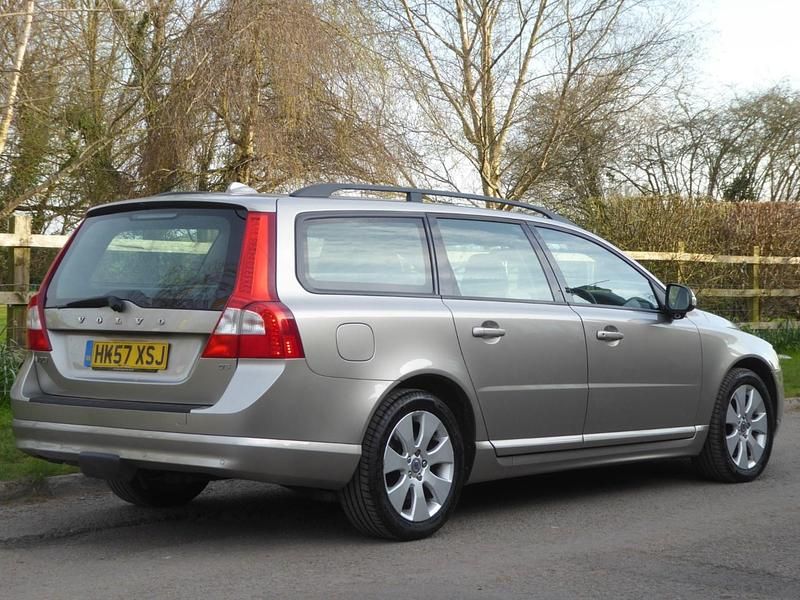 Used Volvo V70 SE 2008 Gold Estate