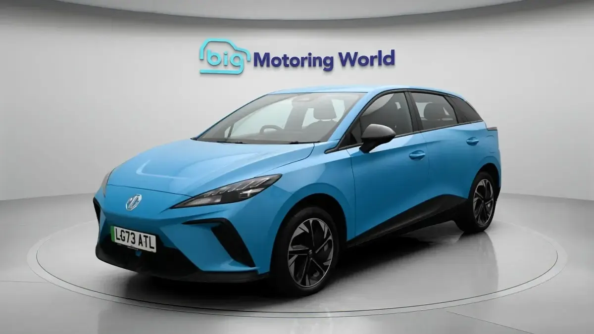 Begagnad MG MG4 EV SE 319 kW (435 HK) 2024 Blå Halvkombi