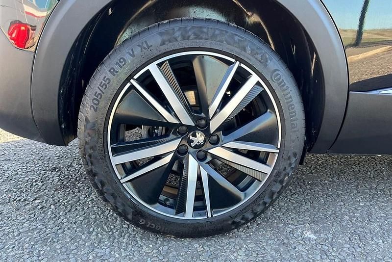 Usado Peugeot 5008 Premium 129 HP (94 kW) 2023 Preto SUV