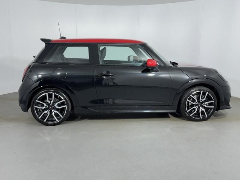 Używany Mini Cooper Hatch 154 KM (113 kW) 2024 Czarny Hatchback