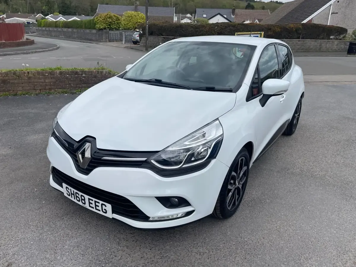 Używany Renault Clio IV Play 75 KM (55 kW) 2018 Biały Hatchback