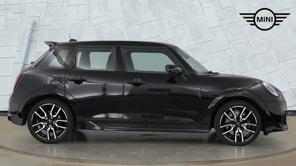 Begagnad Mini Cooper Level 1 2025 Svart Halvkombi