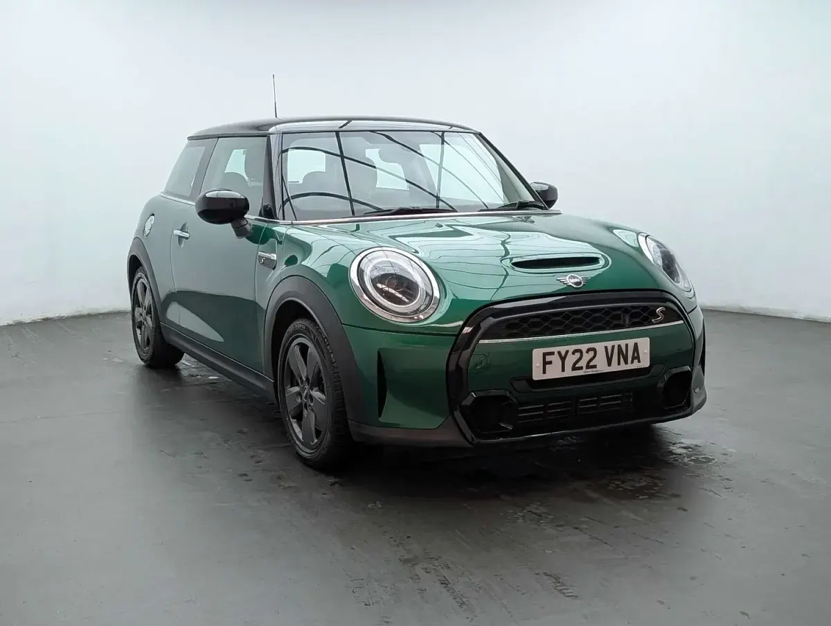 Used Mini Cooper S Classic 175 HP (128 kW) 2022 Green Hatchback