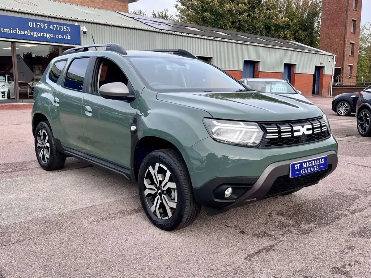 Usado Dacia Duster Journey 2024 Verde Citadino
