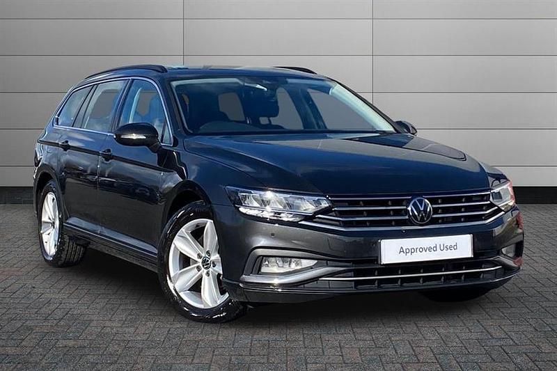 Used VW Passat SE 150 HP (110 kW) 2023 Grey Estate