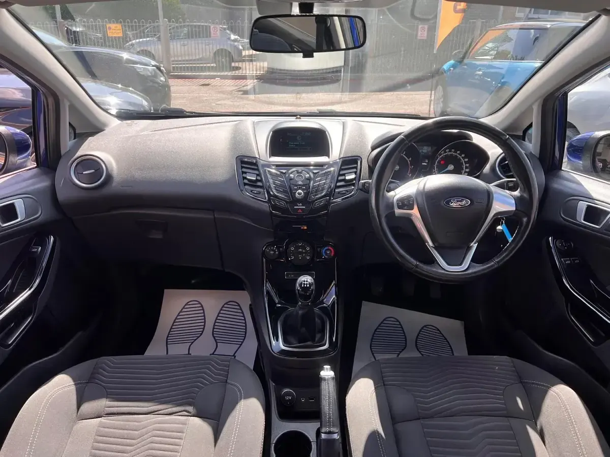 Used Ford Fiesta Zetec 78 HP (57 kW) 2015 Blue Hatchback