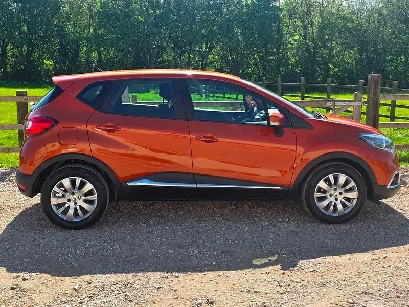 Used Renault Captur Expression+ 90 HP (66 kW) 2013 Orange SUV
