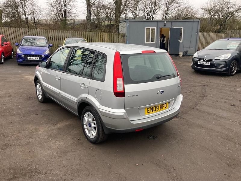 Used Ford Fusion Zetec 79 HP (58 kW) 2009 Silver Hatchback