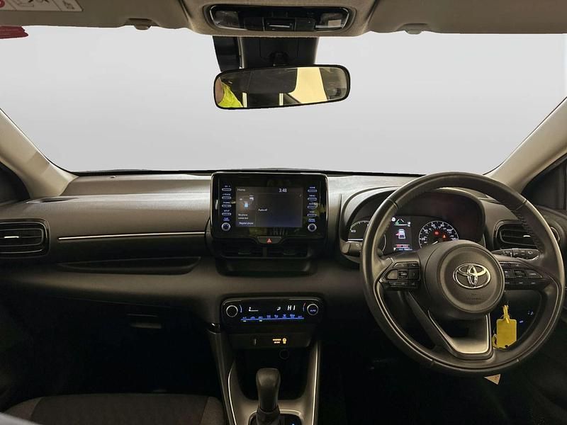 Used Toyota Yaris Hybrid 116 HP (85 kW) 2021 White Hatchback