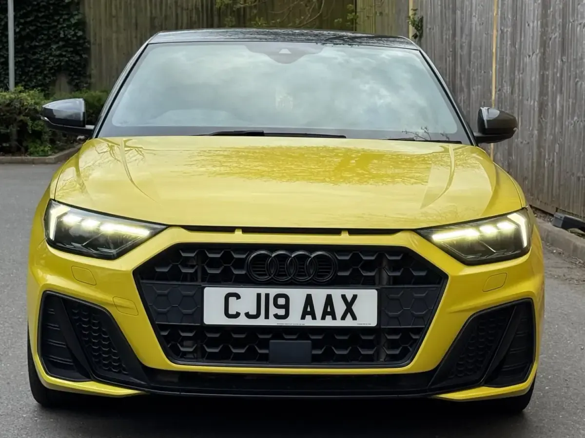Usado Audi A1 Sportback S-Line 150 CV (110 kW) 2019 Amarillo Utilitario
