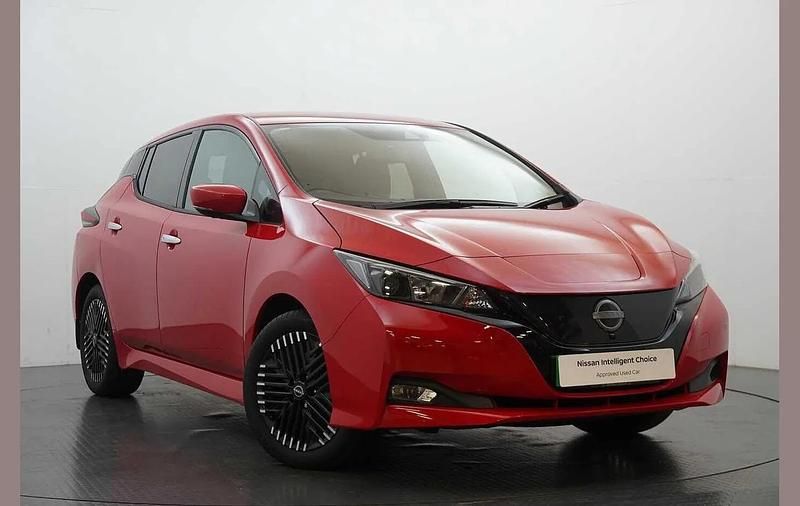 Used Nissan Leaf N-Connecta 110 kW (150 HP) 2023 Red Hatchback