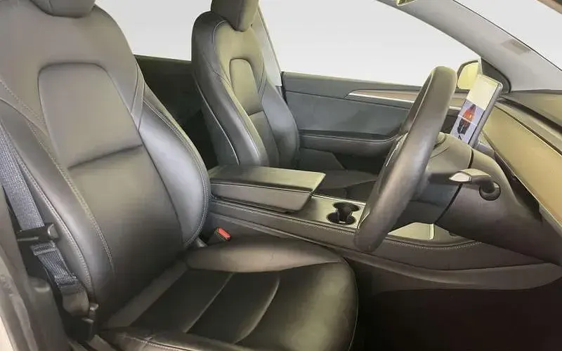 Used Tesla Model Y Standard Range 219 kW (299 HP) 2023 White SUV